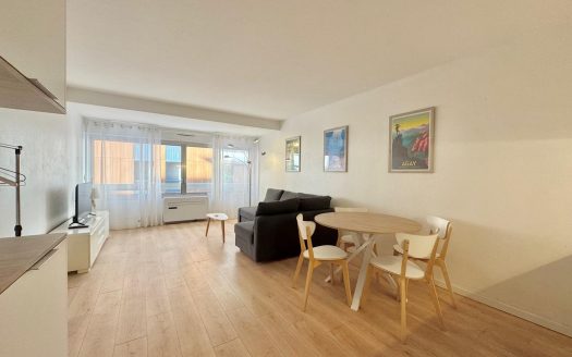 Studio cabine dans le centre de Saint Raphael